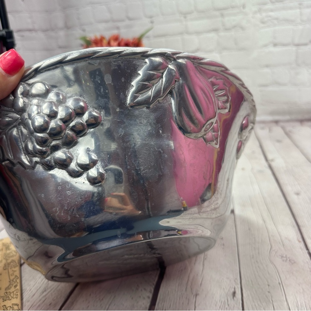 noble excellence napa valley large Embossed grapes fruit Metal serving Bowl - Picture 7 of 7